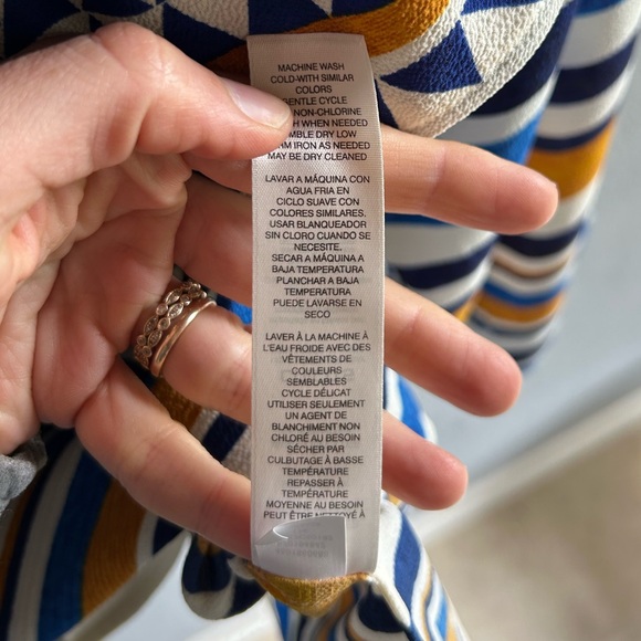 Chico’s Graphic Off-The-Shoulder Top Boho Triable Shirt, size medium - Picture 8 of 8